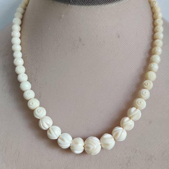 Vintage Vegetable Ivory Art Deco Necklace - Picture 2 of 16